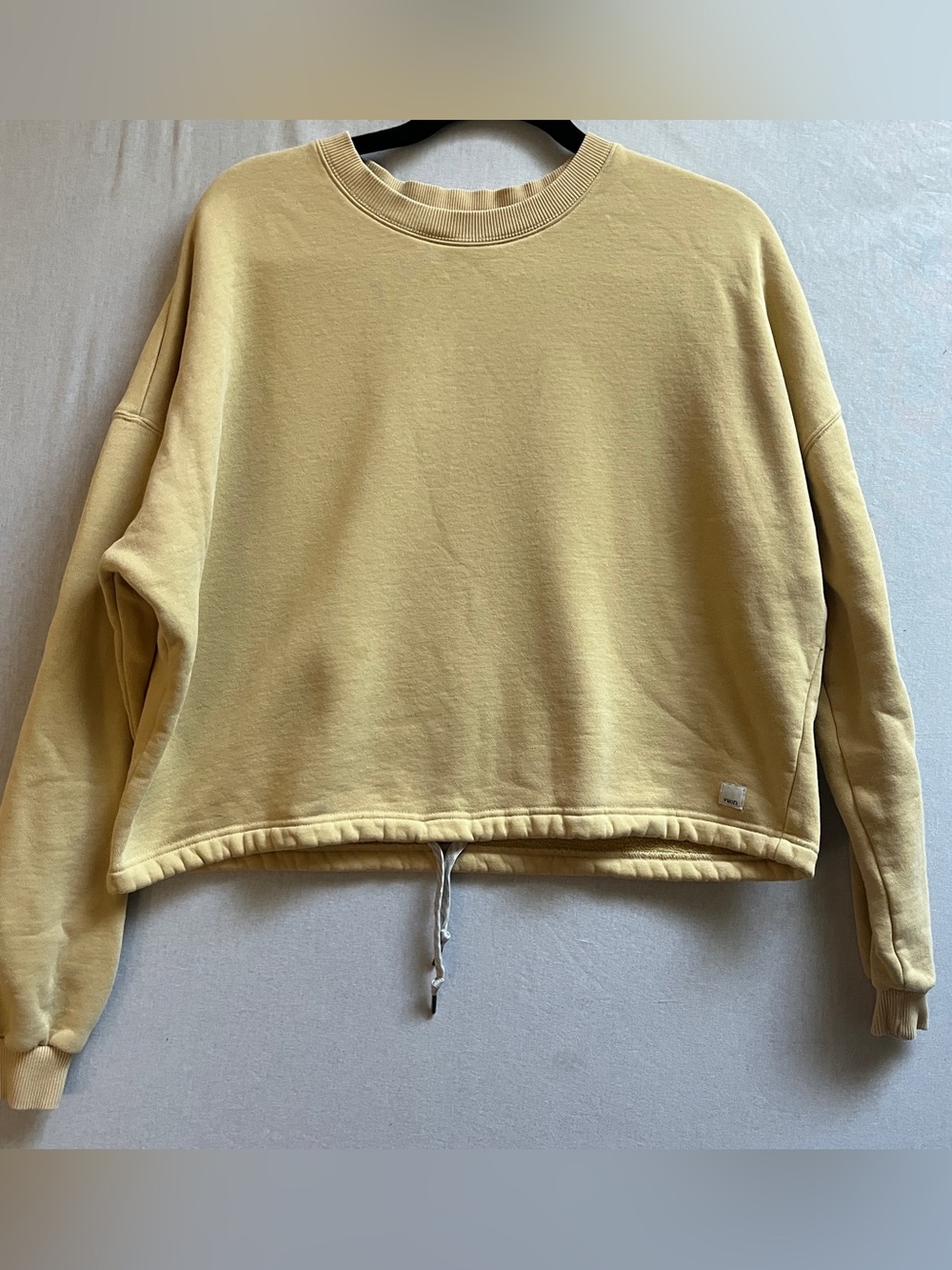 Vuori Pale Yellow Cropped Drawstring Sweatshirt L Oversized